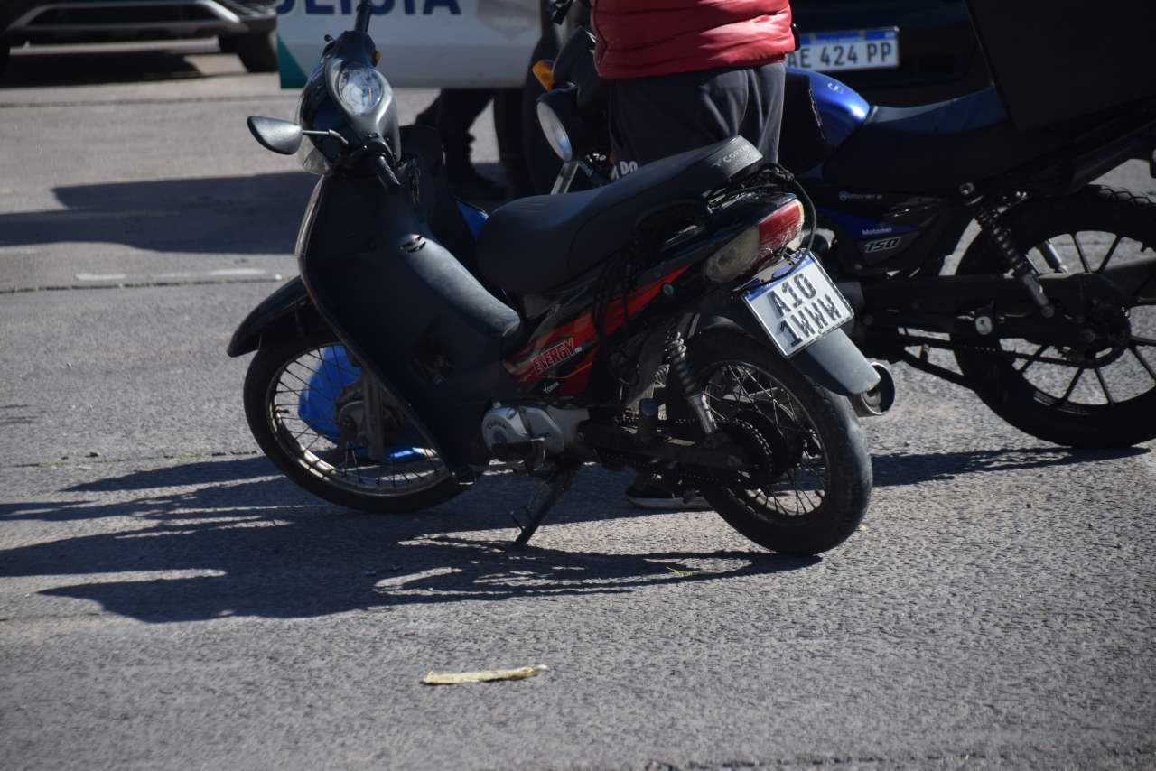 Una Mujer Herida Tras El Choque Entre Una Moto Y Un Auto En Linea