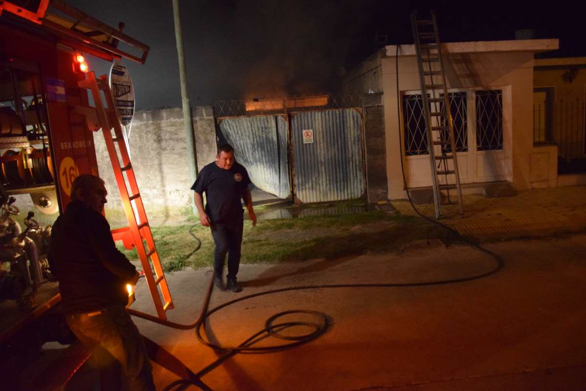 Cuantiosas P Rdidas En El Incendio De Una Carpinter A En Linea Noticias