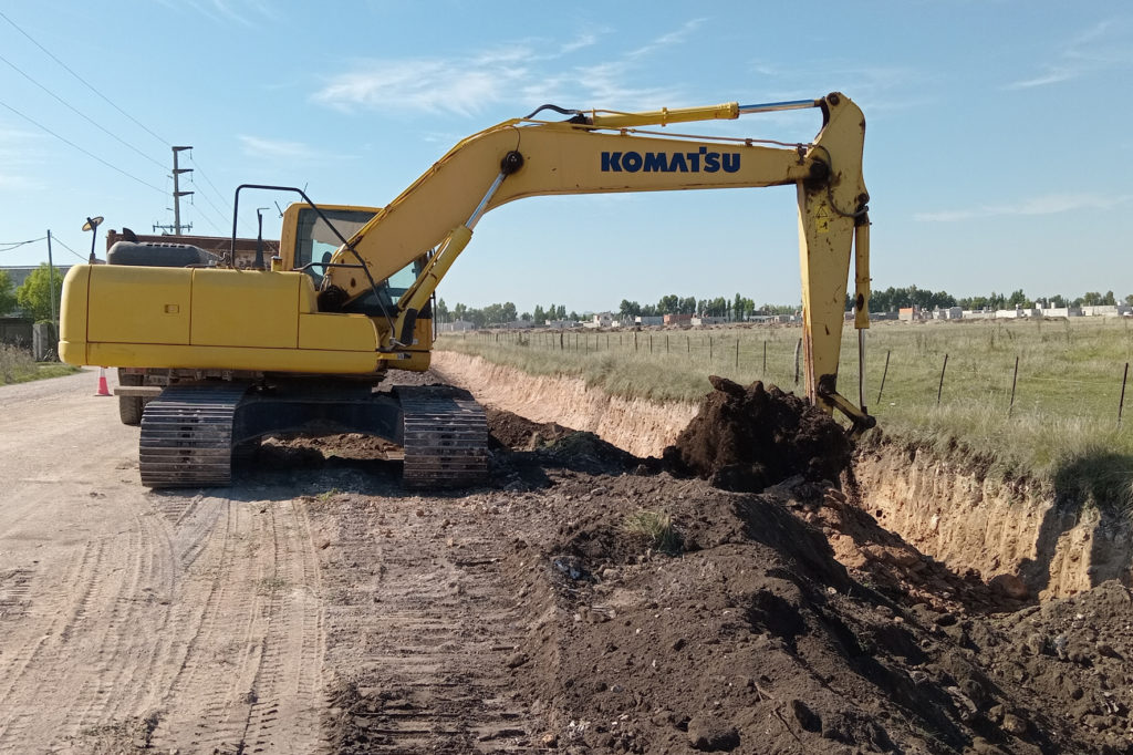 Realizaron Tareas De Limpieza En Un Canal De La Avenida Pueyrred N En