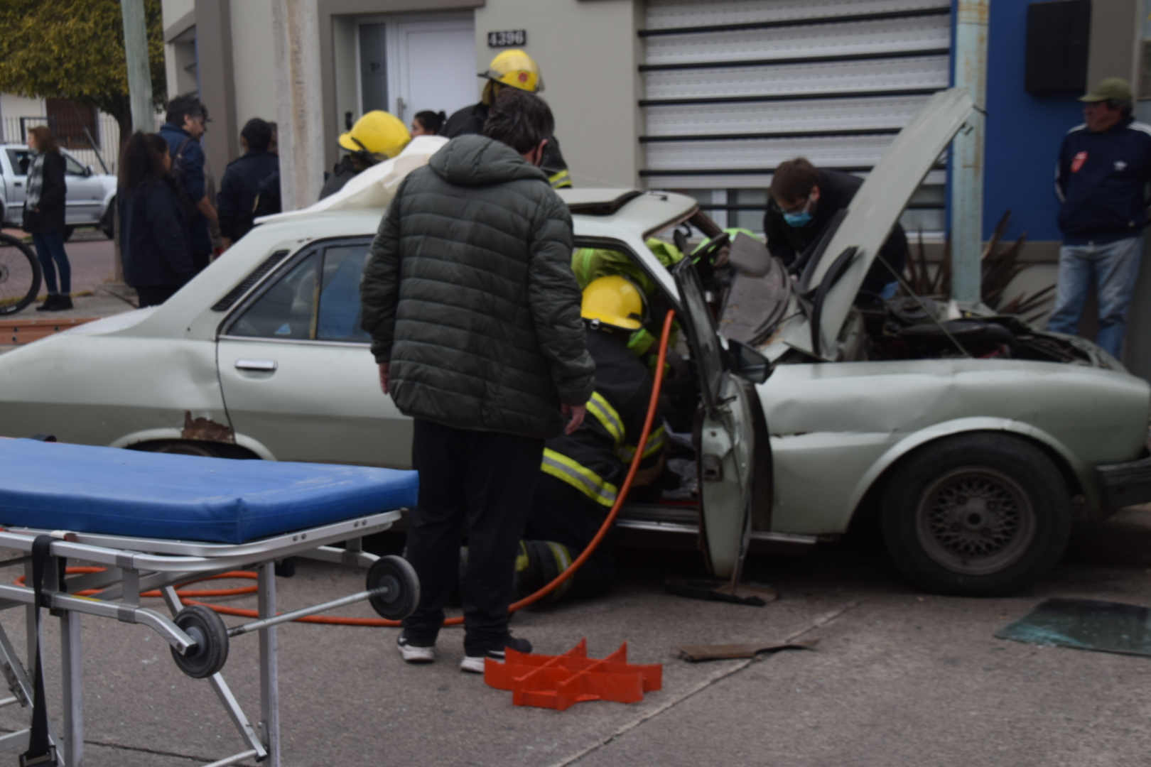 Un Herido En Un Violento Choque: Fue Rescatado Por Bomberos - En Linea ...