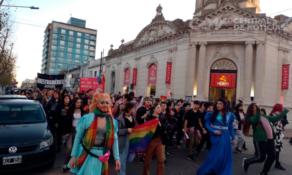En OlavarrÃ­a importante marcha por el DÃ­a Internacional del Orgullo LGTBIQ+