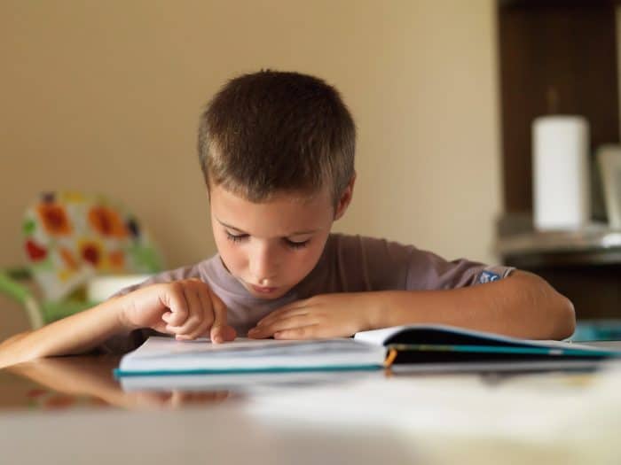 ¿Por qué Argentina dejó de enseñar a leer y escribir?