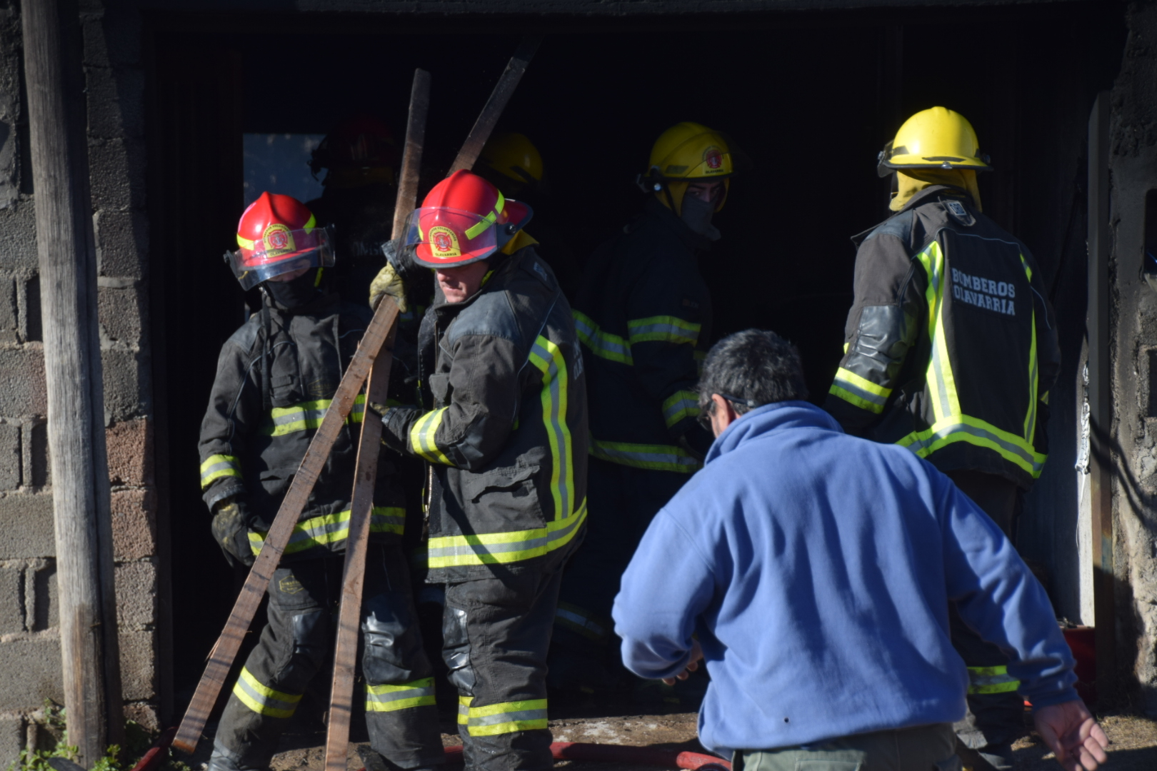Importante despliegue de Bomberos por el incendio de una vivienda - En ...