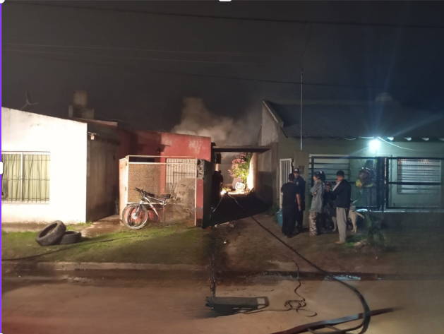 Video: Dos dotaciones de Bomberos trabajaron en el incendio de una ...