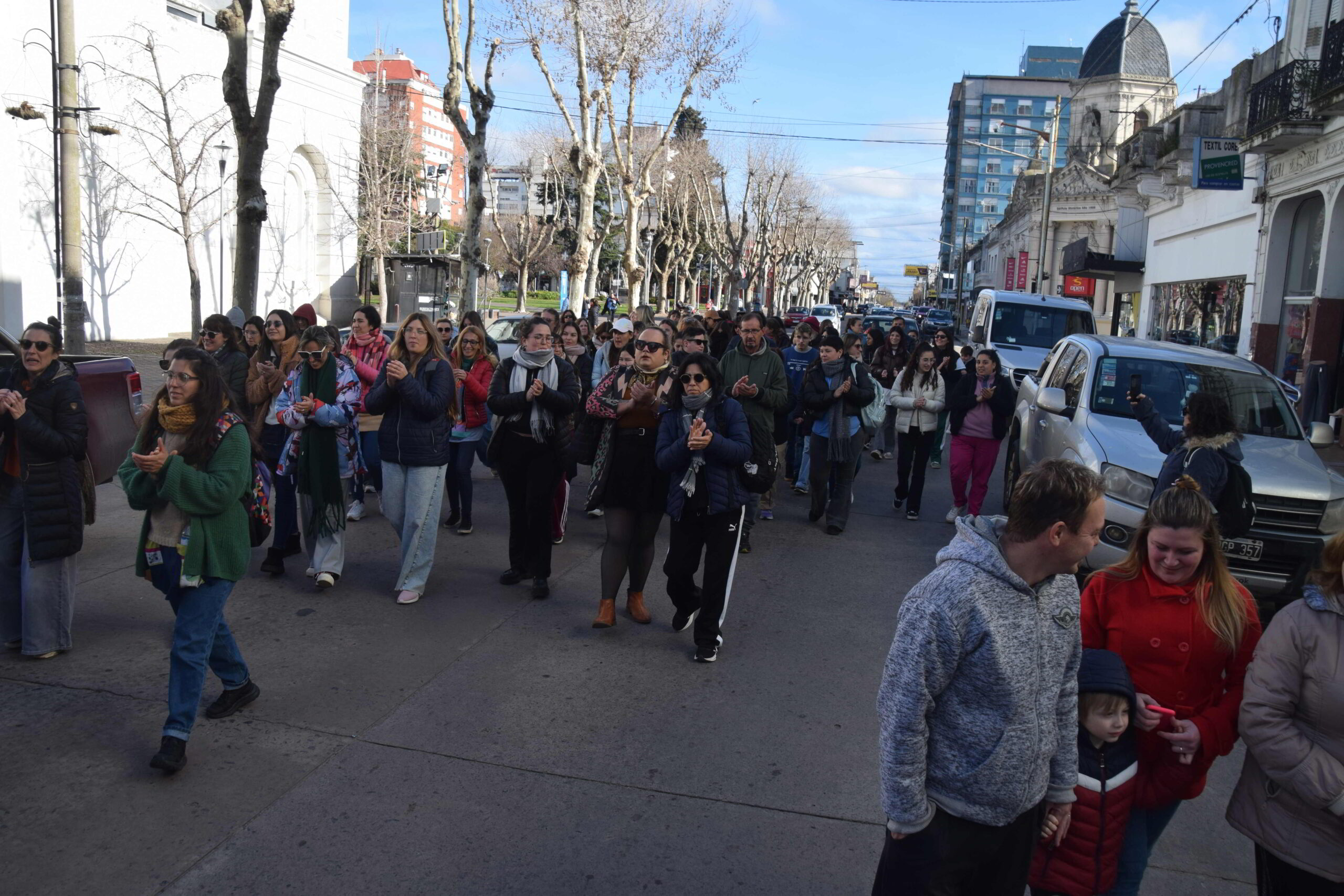 Olavarría en la calle para reclamar contra el veto de Milei a la Ley de ...