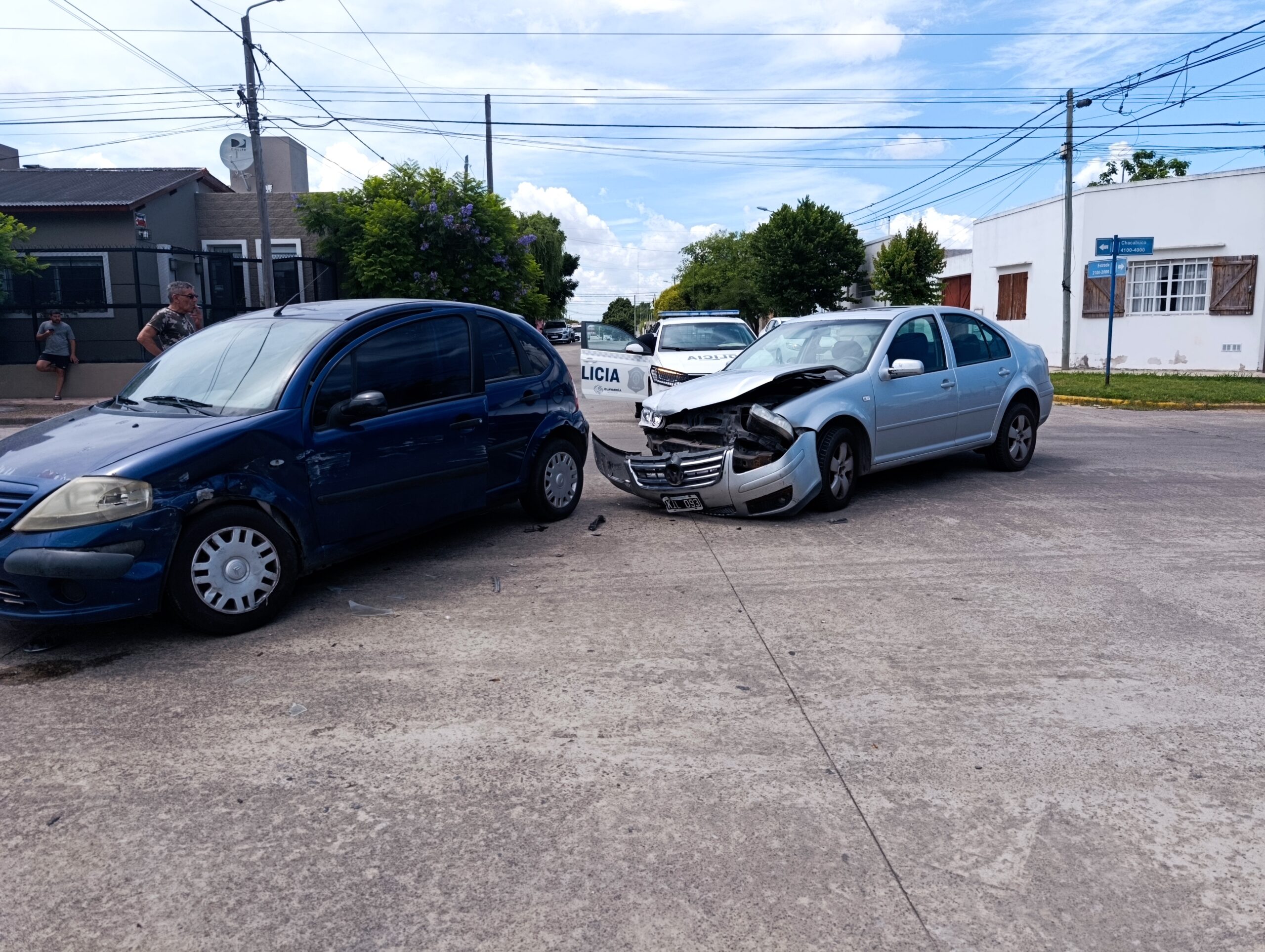 Fuerte choque entre dos autos - En Linea Noticias