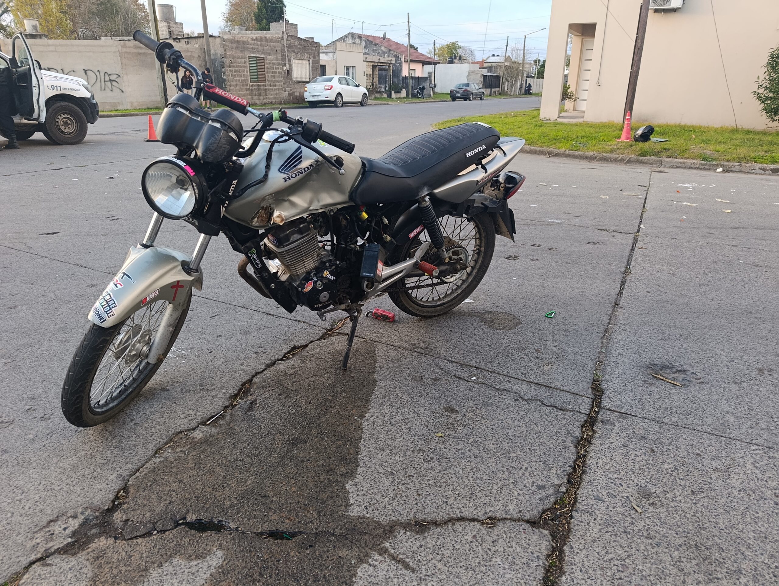 Un motociclista de 19 años con una fractura tras un choque - En Linea ...
